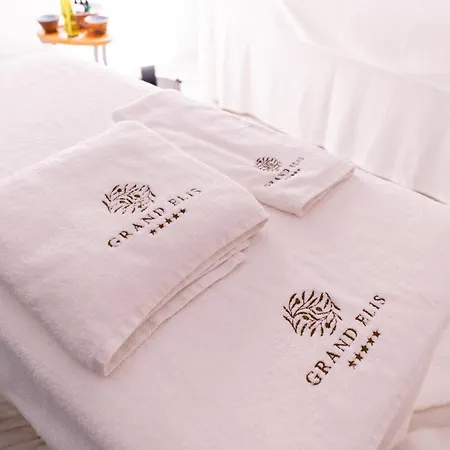 Üdülőközpont Grand Elis &